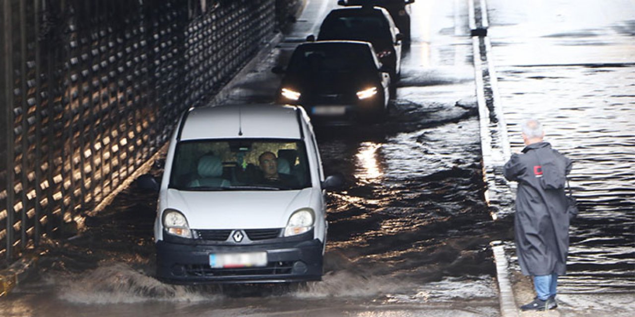 Sağanak yağış Erzurum’u da vurdu