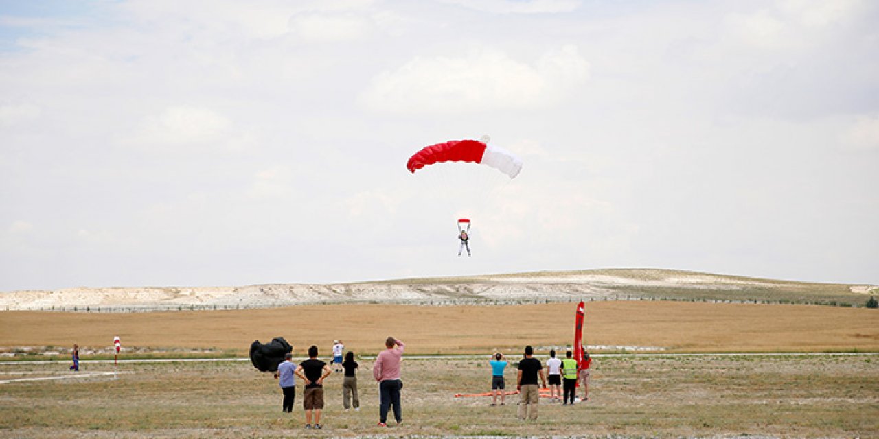 Paraşüt tutkunları Eskişehir’de buluştu