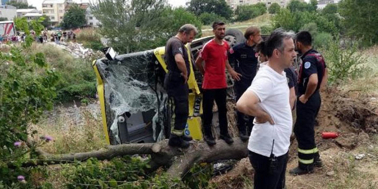 Halk otobüsü dere kenarına uçtu: Çok sayıda sağlık ekibi bölgede