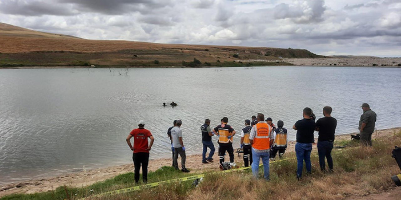 Gölete takılan oltasını kurtarmak isterken canından oldu