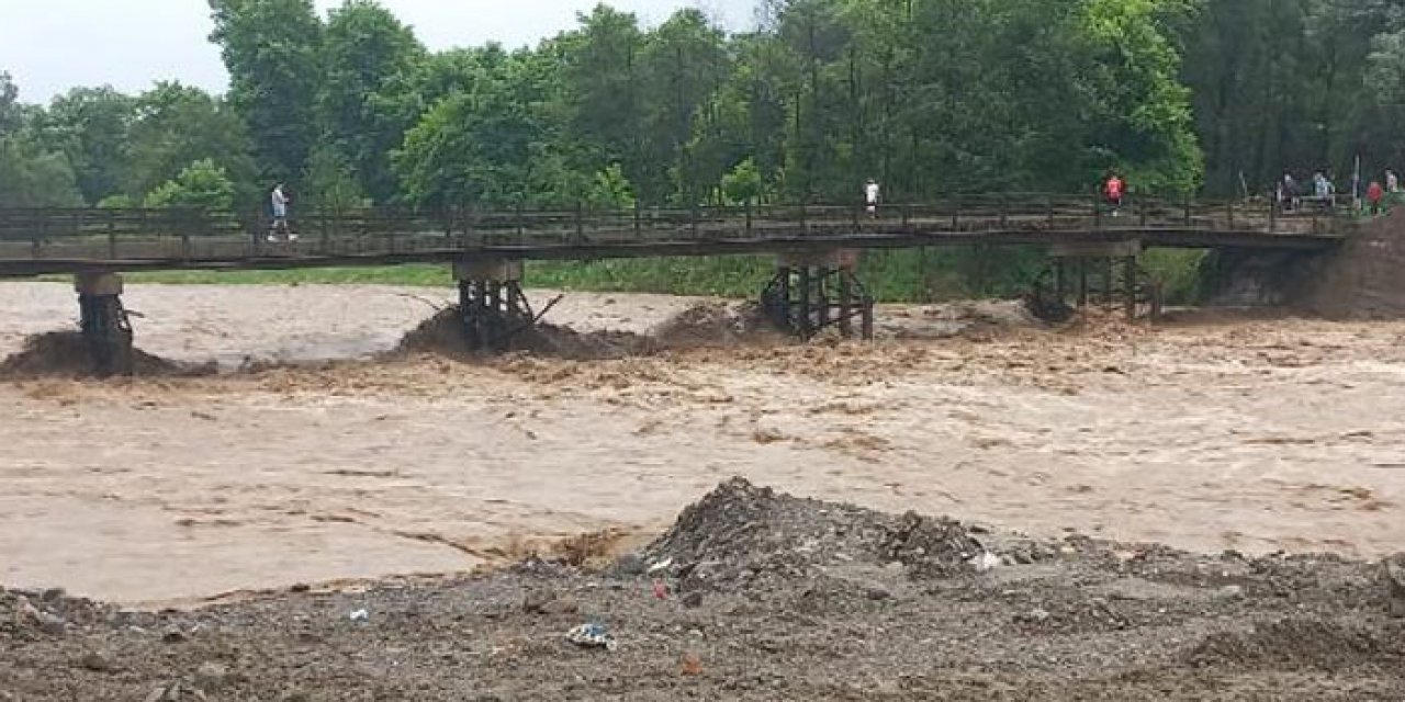 Anayol heyelanlar ile birlikte tamamen kapandı