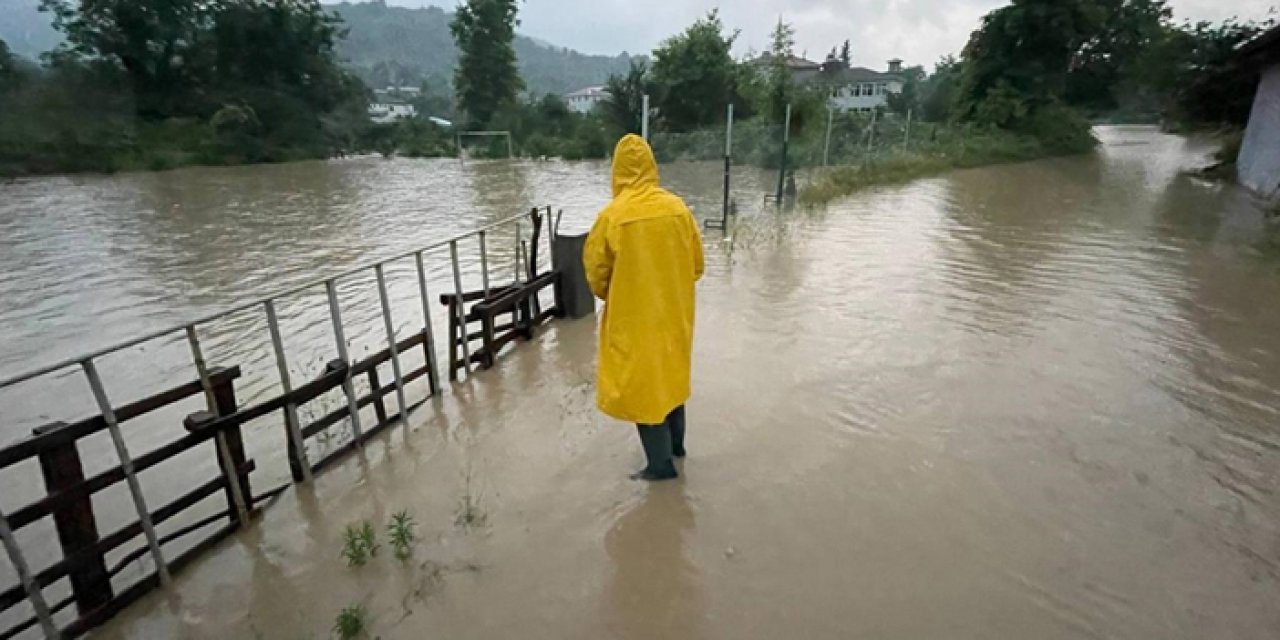 Karadeniz'i sel vurdu: Bakanlar Yerlikaya ve Tunç açıklamlar yaptı