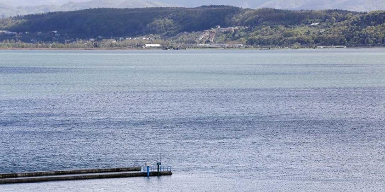 Sapanca Gölü'nde tahliye kapakları açıldı