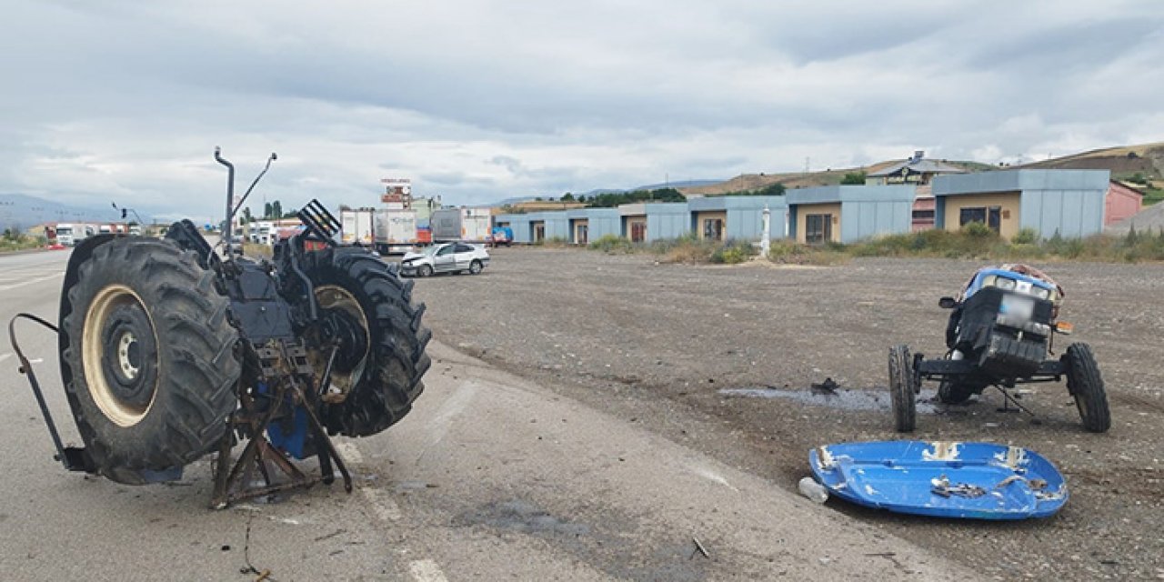 Otomobil ile traktör çarpıştı: 4 yaralı