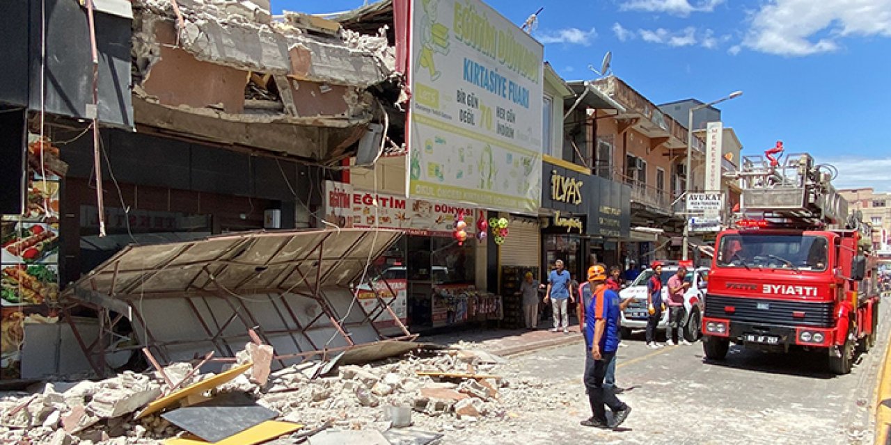 Ağır hasarlı bina çöktü: 3 yaralı