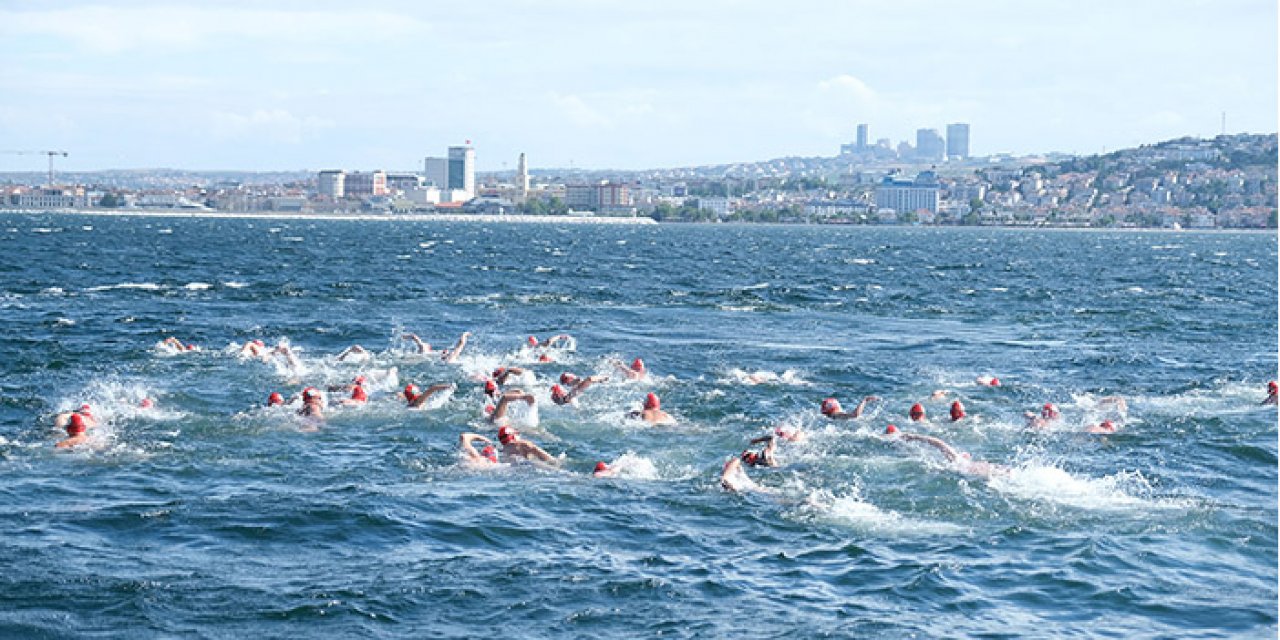 Açık deniz yüzme yarışması düzenledi