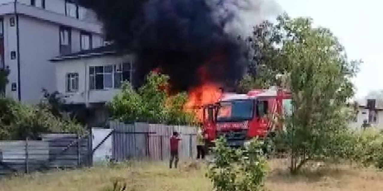 Alüminyum kaplama atölyesi alev alev yandı