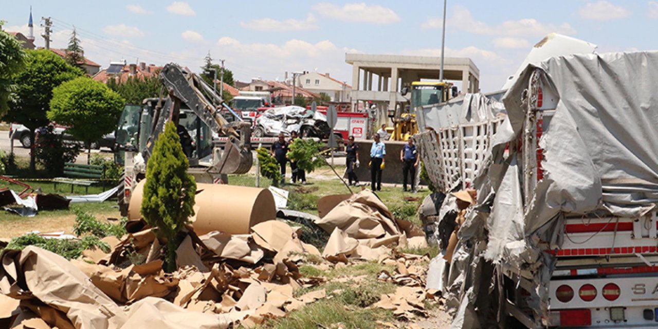 Kırmızı ışıkta geçen TIR dehşet saçtı