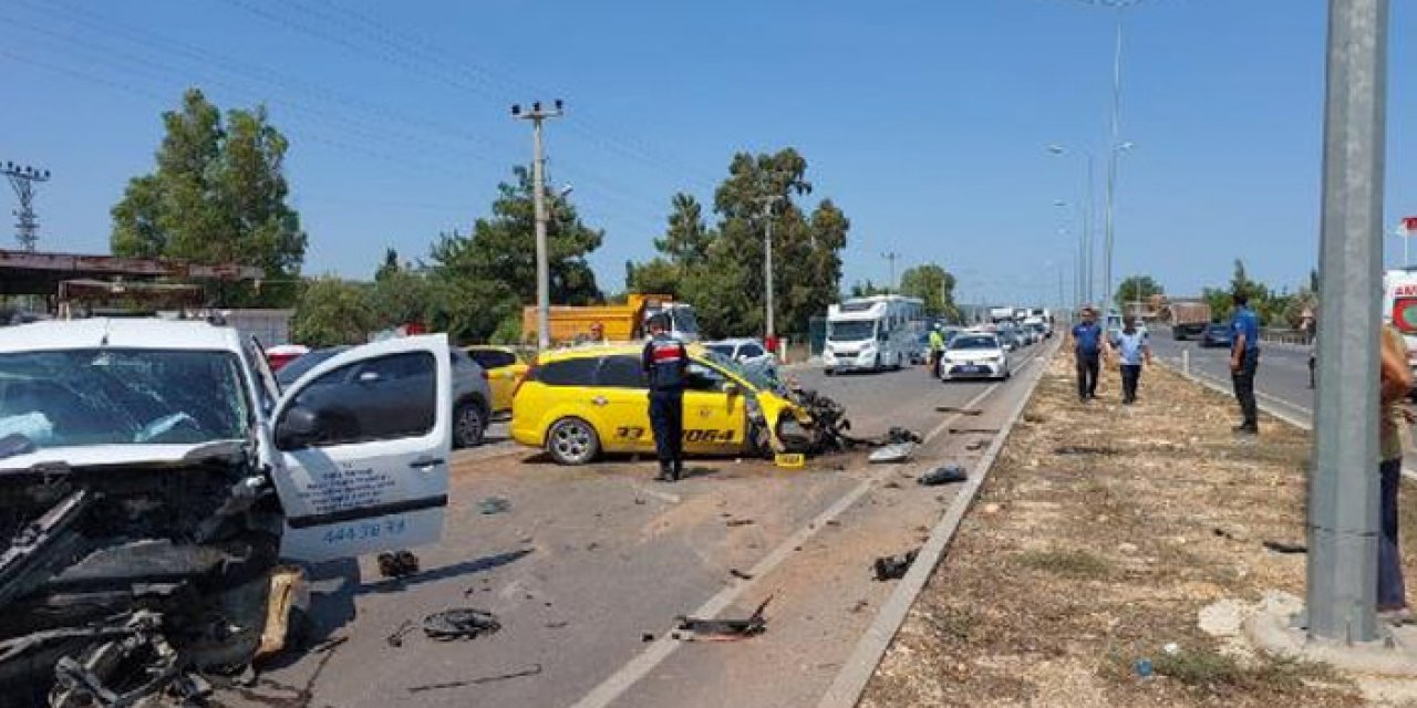 Mersin'de feci kaza: 5 yaralı
