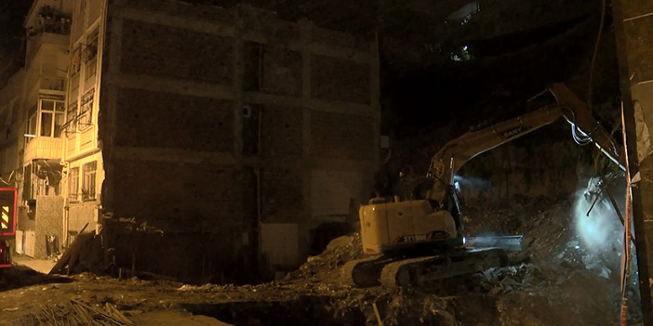 Yanlış kazıyla yan binanın duvarını yıktı