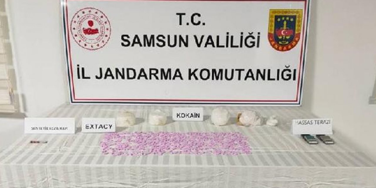 Zehir tacirlerine büyük darbe: 1 kilo 55 gram kokain ele geçirildi