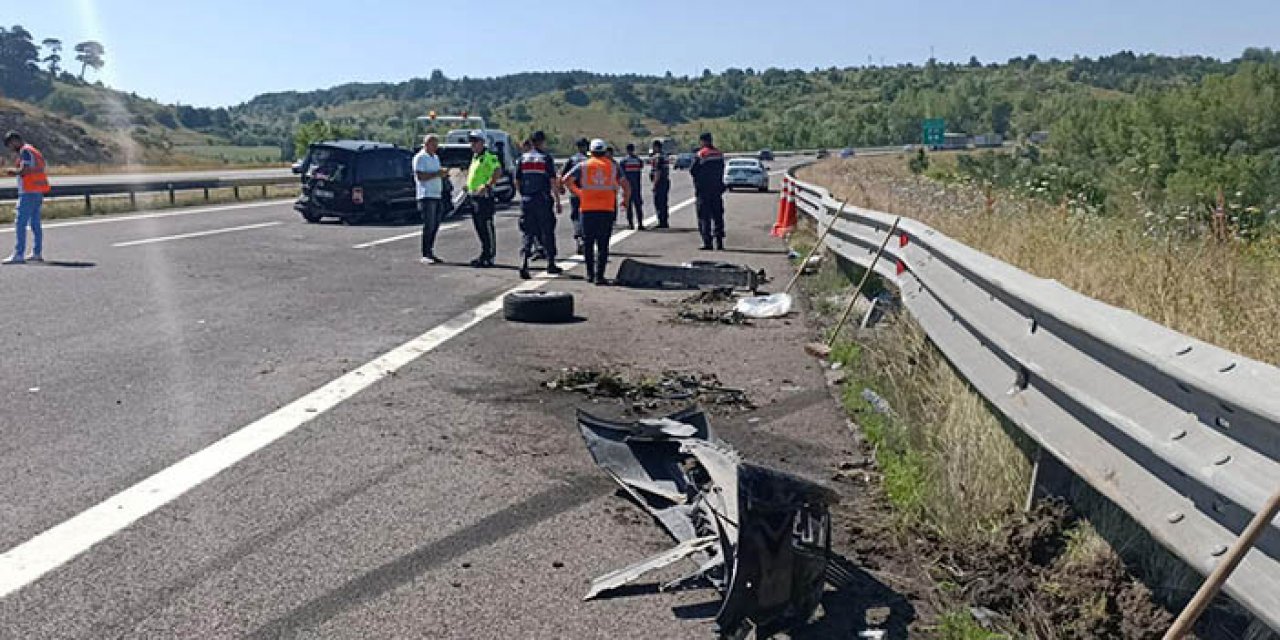 TEM otoyolunda 2 araç çarpıştı: 9 yaralı