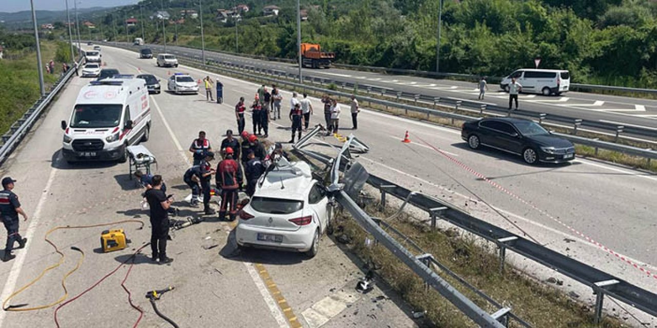 Bariyerlere çarpan otomobilin sürücüsü öldü