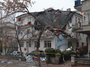 Doğalgaz patlamasından kıl payı kurtuldu