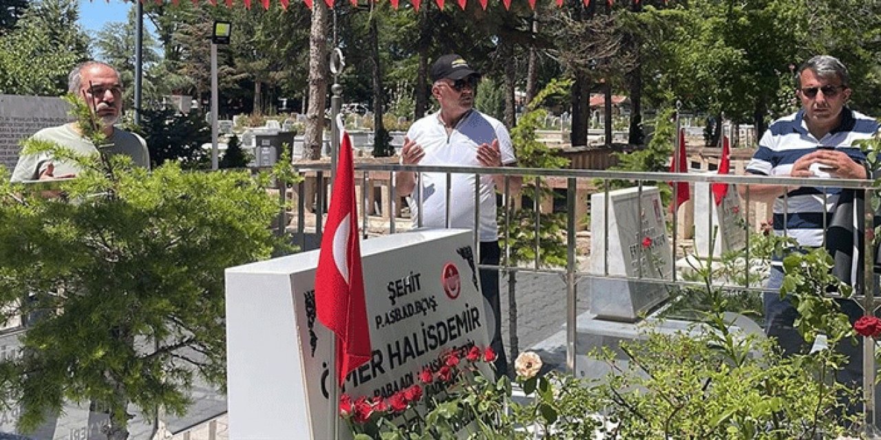 Şehit Ömer Halisdemir kabri başında anıldı