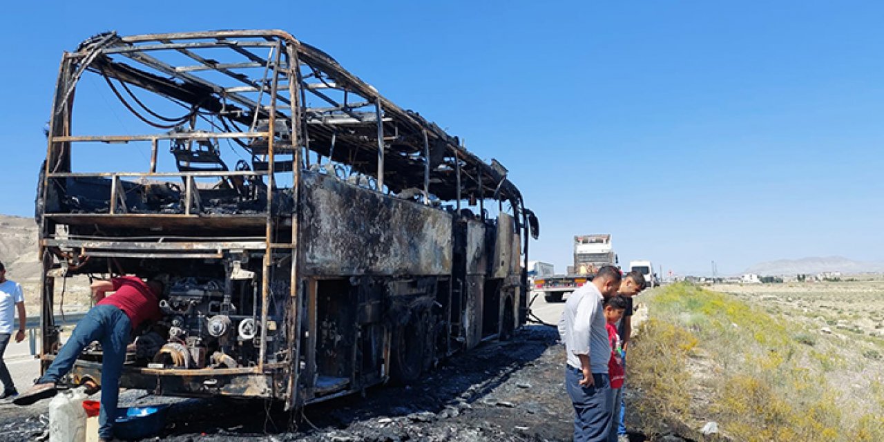 Yolcu otobüsü alev alev yandı