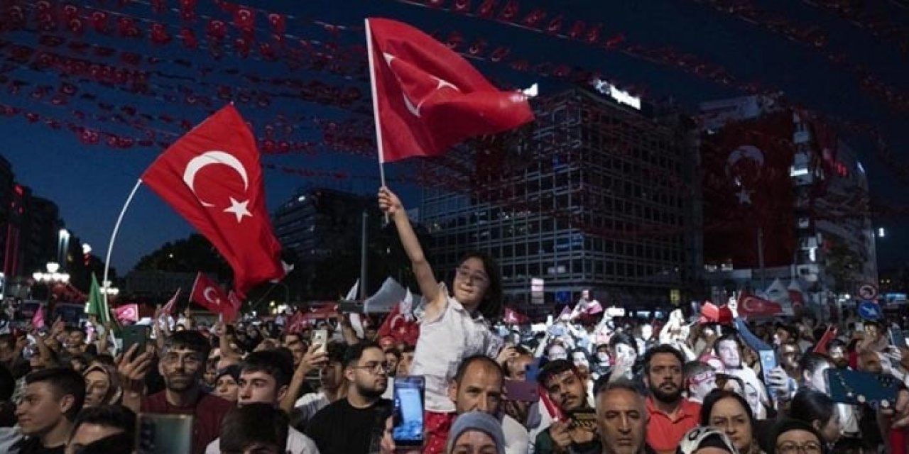 Ankara'da 15 Temmuz Demokrasi nöbeti tutuldu! Kızılay hınca hınç doldu