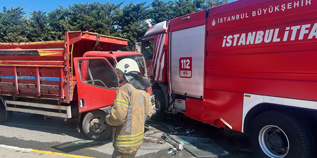 Yangın ihbarına giden itfaiye aracına kamyonet çarptı