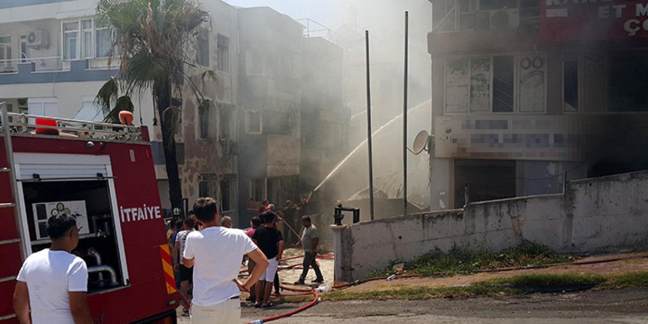 Mobilya deposunda korkutan yangın