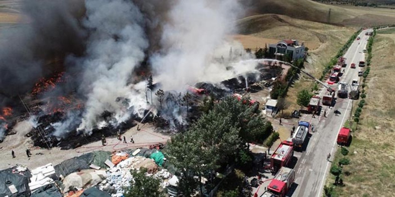 Gölbaşı’nda yatak fabrikası alevlere karıştı