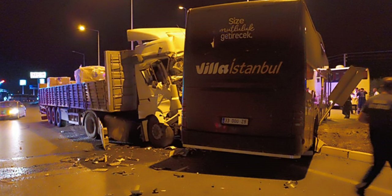 Otobüsle TIR çarpıştı: 16 yaralı