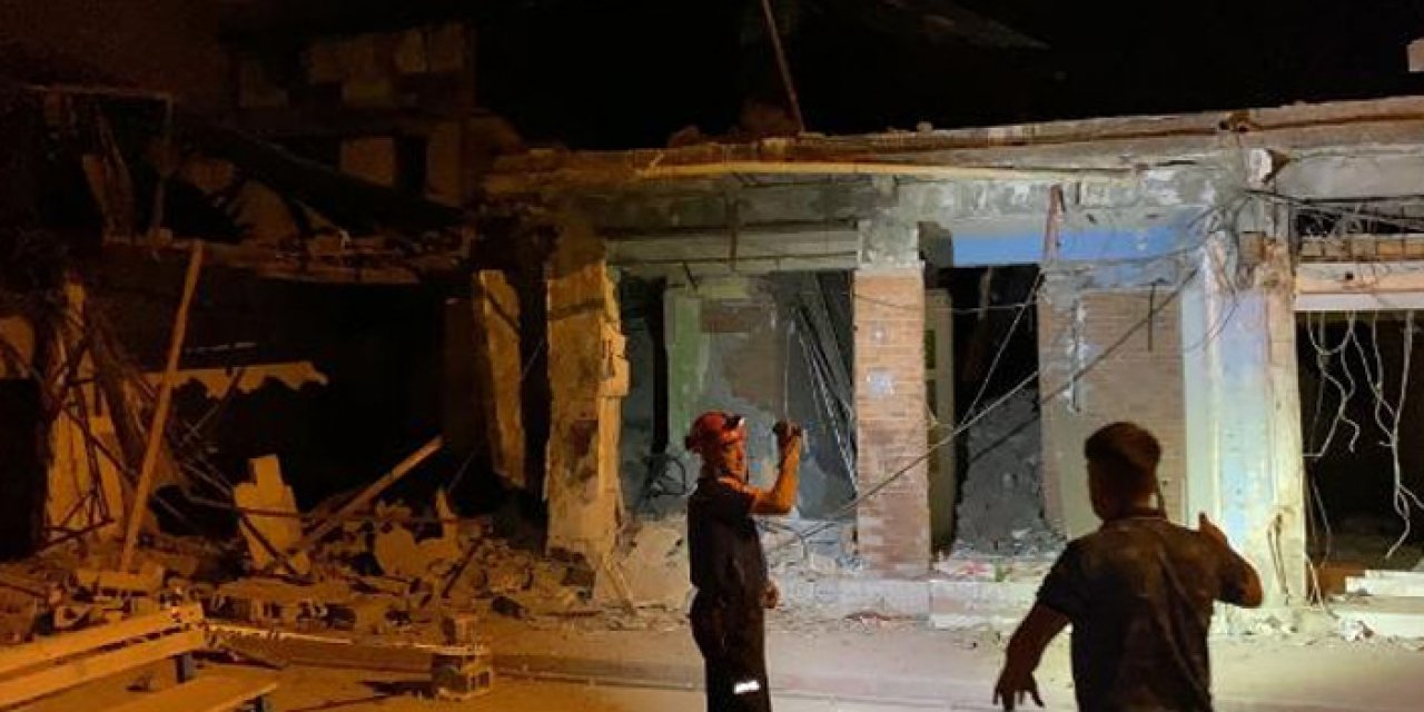 Osmaniye'de binanın üst katı kendiliğinden çöktü