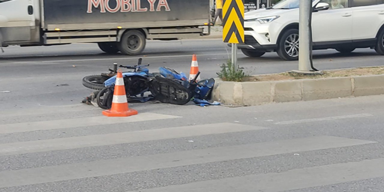 Motosiklet ile otomobil çarpıştı: 1 ölü