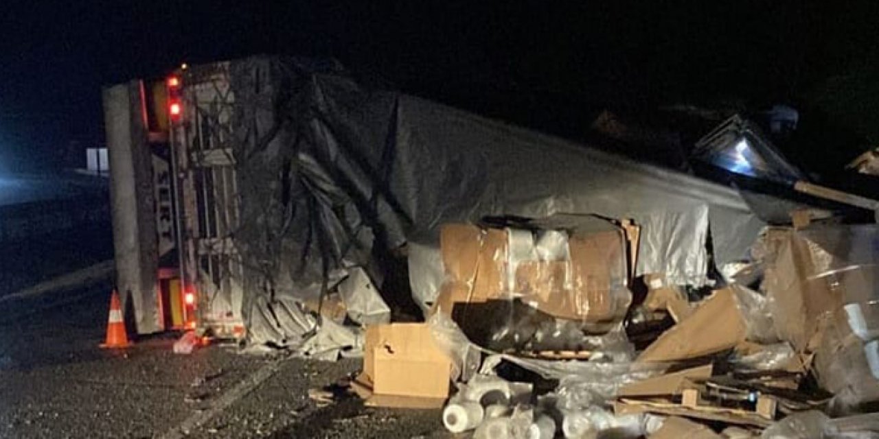 Virajı alamayan TIR devrildi: 1 yaralı