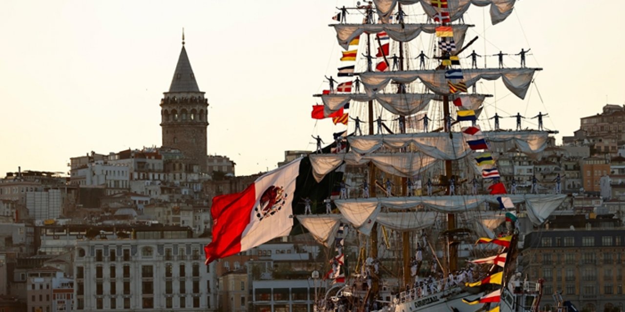 Dostluğun göstergesi Meksika yelkenlisi "Cuauhtemoc" İstanbul'da