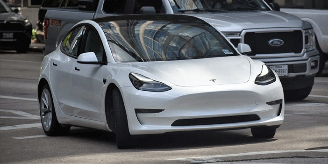 Tesla yüz binden fazla aracını geri çağırıyor
