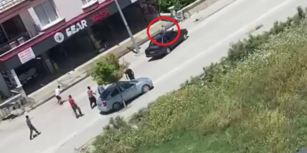 Tartışma kavgaya dönüştü aracıyla grubun arasına daldı: 2 yaralı