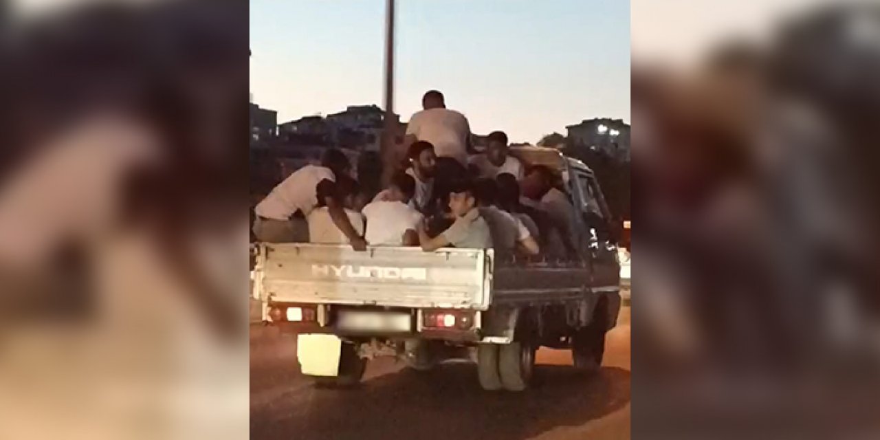 Kamyonet kasasında tehlikeli yolculuk