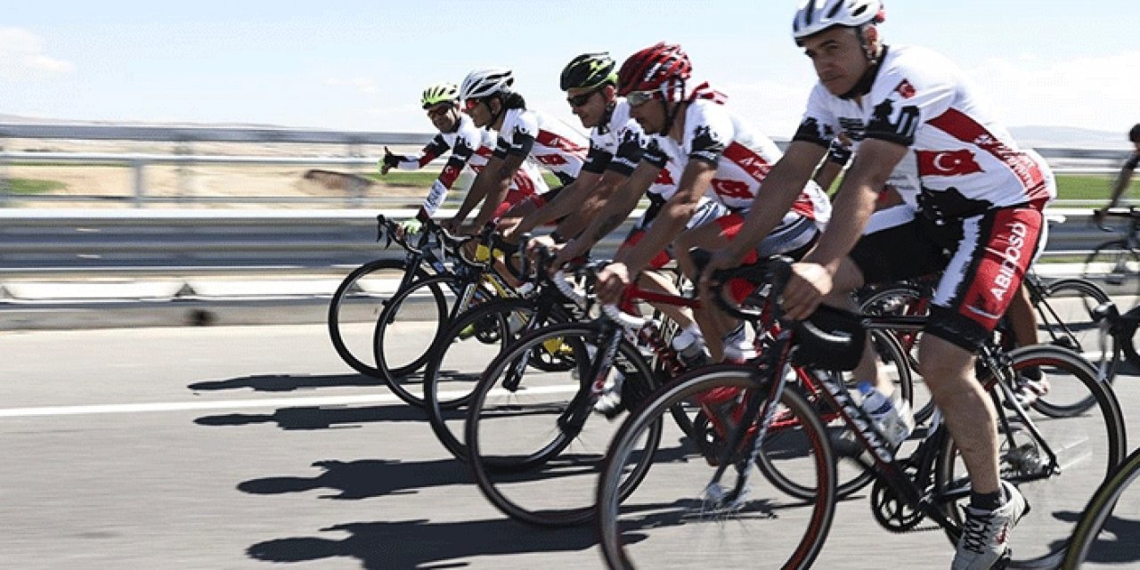 Cumhuriyet'in 100'üncü yılı için Sivas'tan Ankara'ya pedal çevirecekler