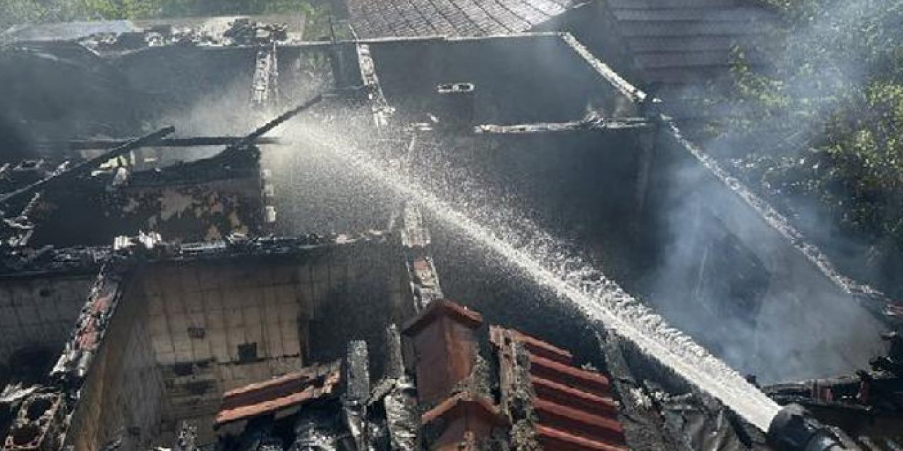 Tuzla'da gecekondu yangını: İlk müdahale komşulardan