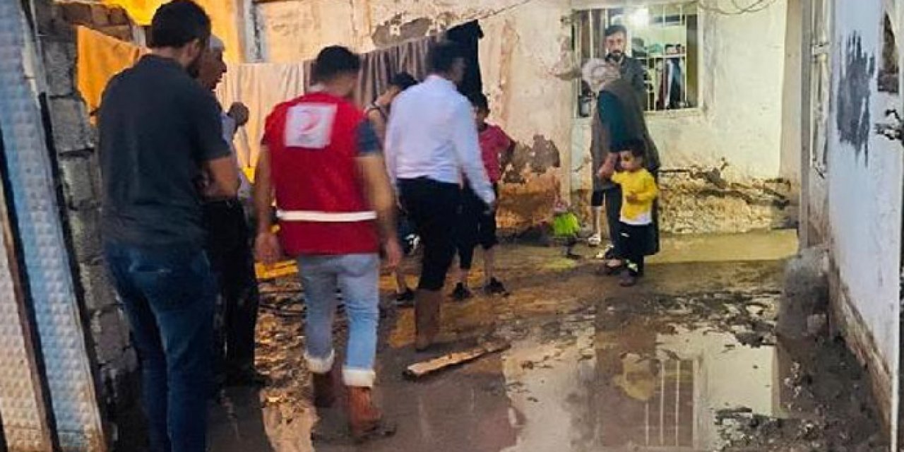 Doğubayazıt'ta sağanak: Evleri su bastı