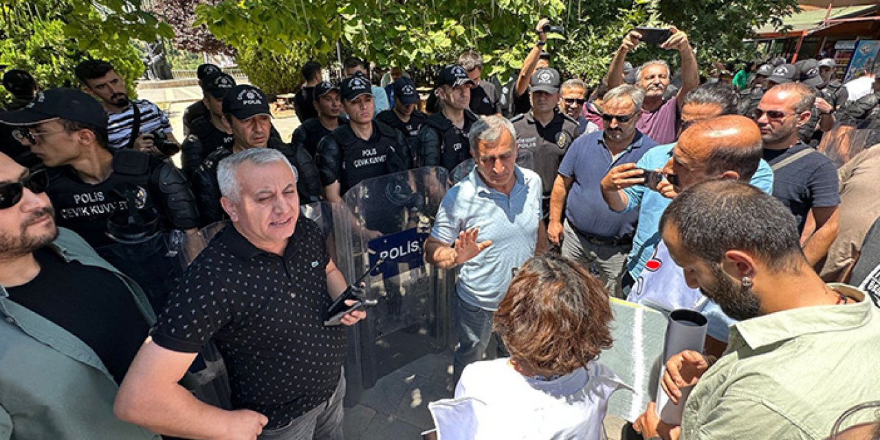 İzinsiz açıklama yapmak isteyen gruba polis müdahalesi: 6 gözaltı