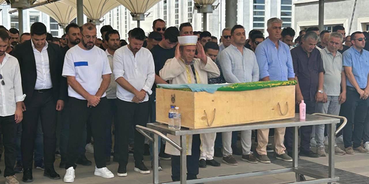 Küçük Zeynep gözyaşları ile toprağa verildi