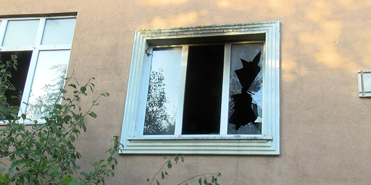 Kız arkadaşıyla kavga edip evi yaktı