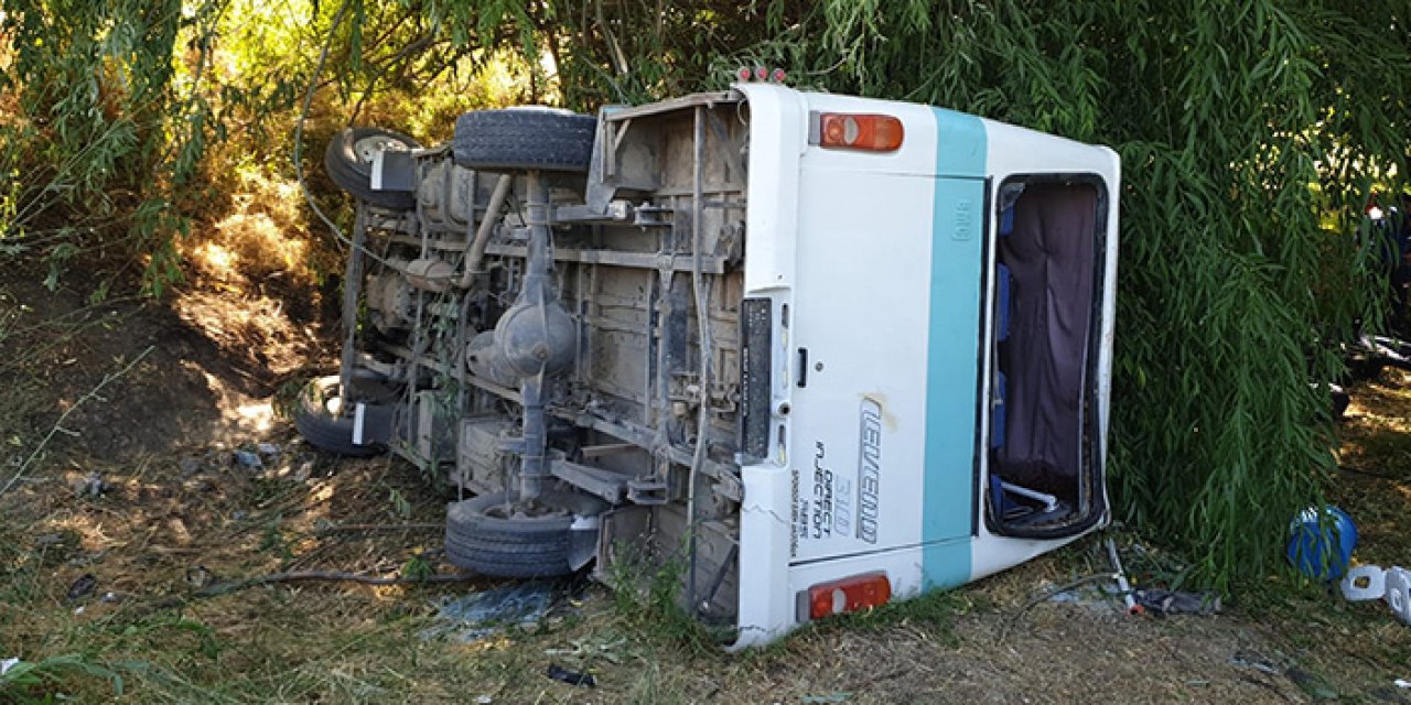 İşçi minibüsü devrildi: 6 ölü 8 yaralı