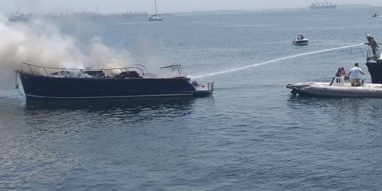 Denizin ortasında alevlere karıştı