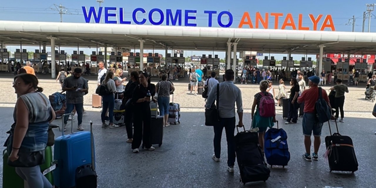 Antalya'ya 1 günde hava yolu ile 99 bin turist