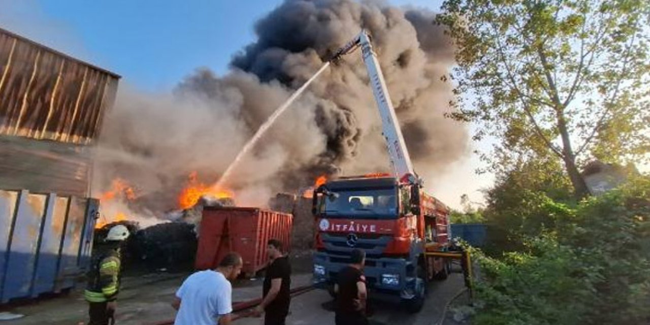 Kocaeli'de geri dönüşüm tesisinde yangın çıktı