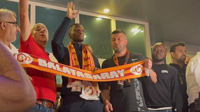 Galatasaray'ın yeni transferi Zaha İstanbul'a indi! İşte ilk sözleri