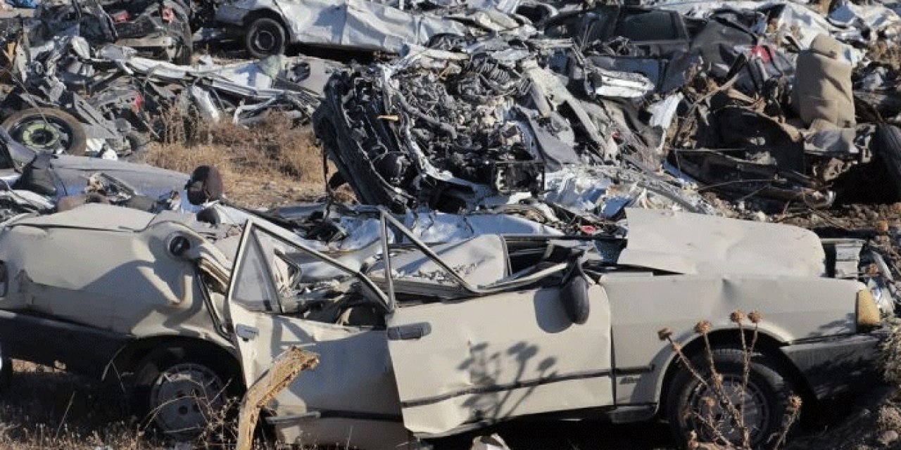 Depremlerde Hatay'daki 19 bin araç zarar gördü