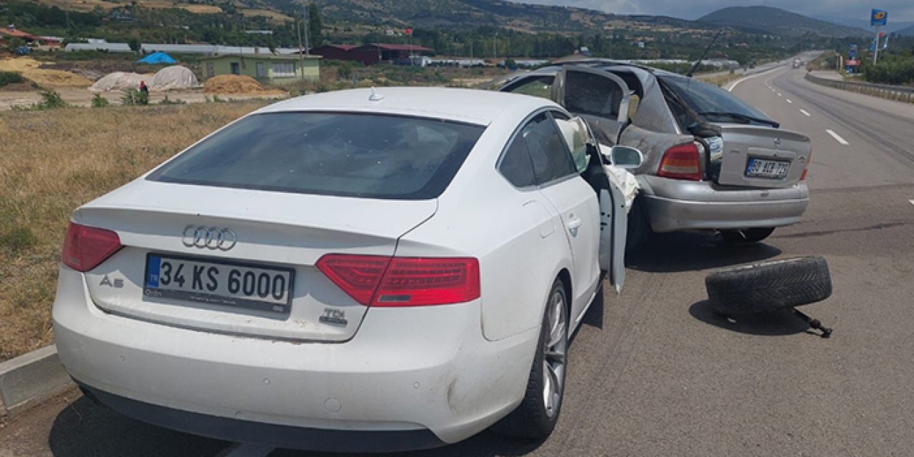 İki otomobil kavşakta birbirine girdi: 1 ölü 6 yaralı