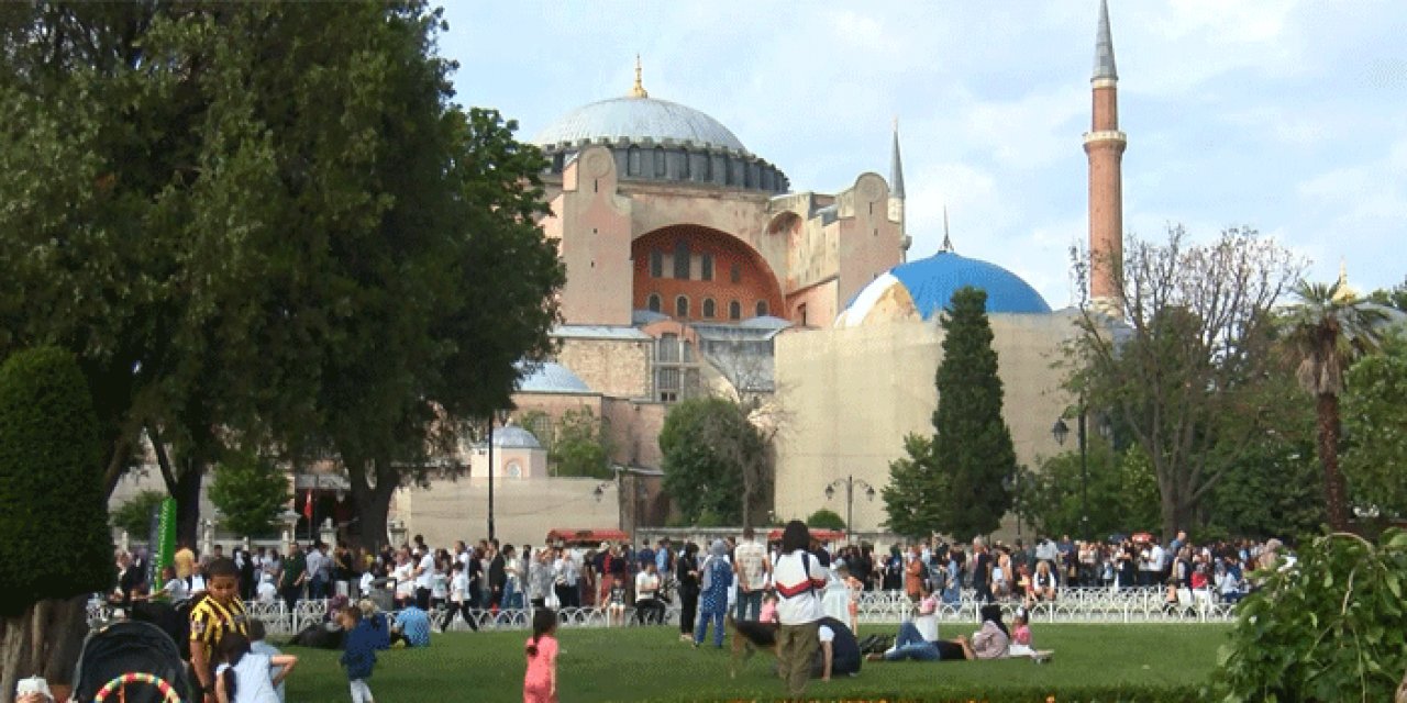 Ayasofya'yı 21 milyon kişi ziyaret etti