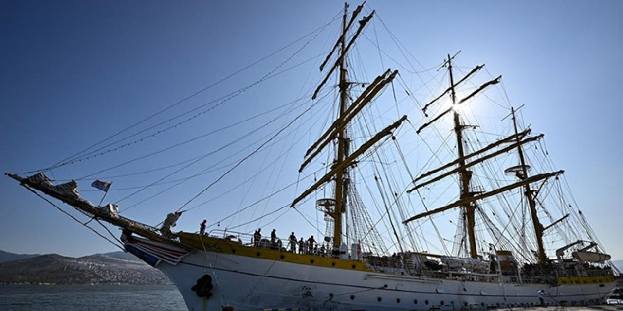 Romanya askeri gemisi İzmir'e demirledi