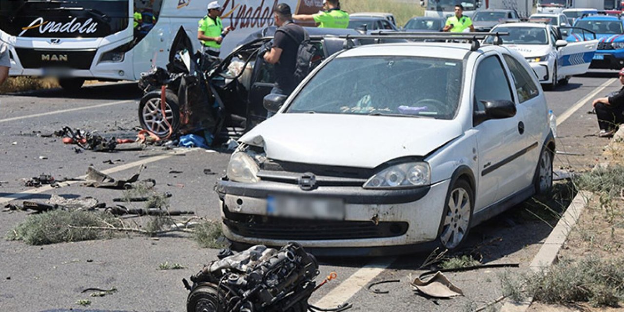 2 araca birden çarptı: Anne ve 2 oğlu yaralı