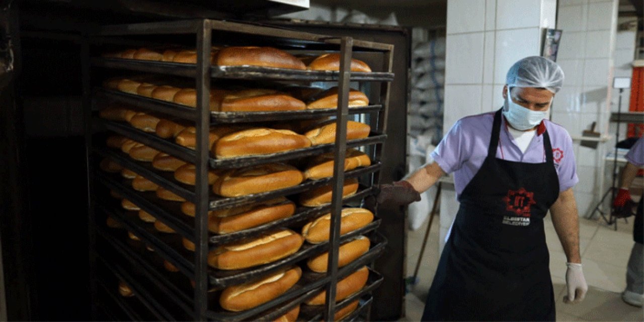 Depremin merkez üssünde ekmek ücretsiz