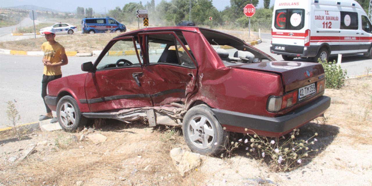 Kavşakta kaza: 3 yaralı